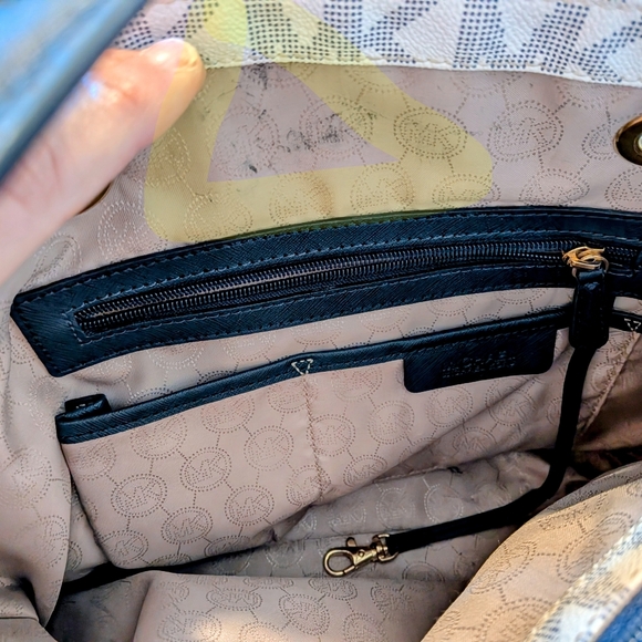 Michael Kors GUC  White Cream And Dark BlueTote Bag - Picture 11 of 11